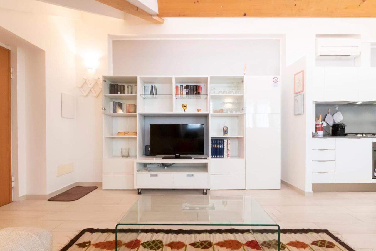 Mansarda Cola Apartment Milan Bagian luar foto