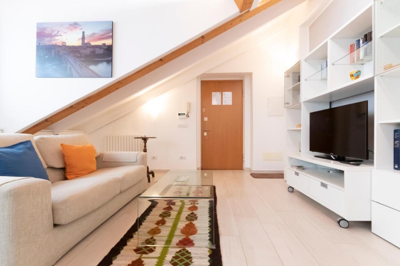 Mansarda Cola Apartment Milan Bagian luar foto