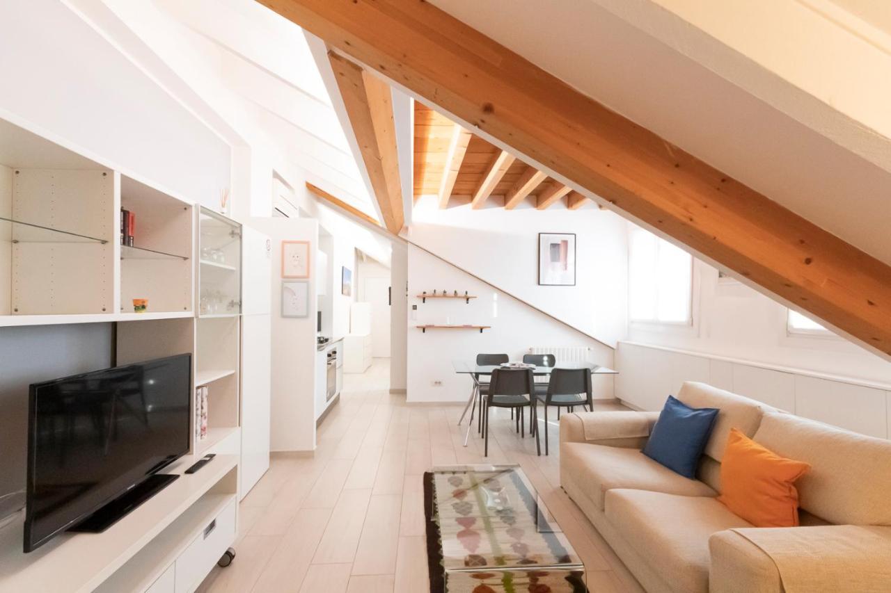 Mansarda Cola Apartment Milan Bagian luar foto